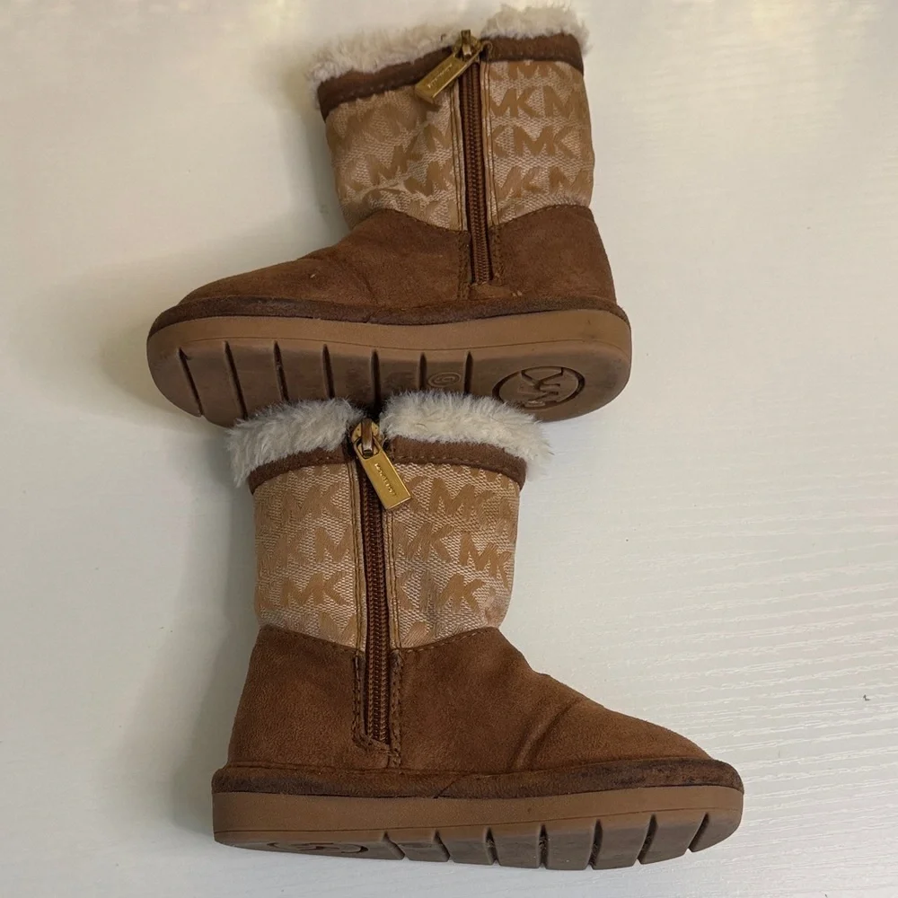 Michael Kors Yancy girl Toddler Suede Boots with Cream Fur